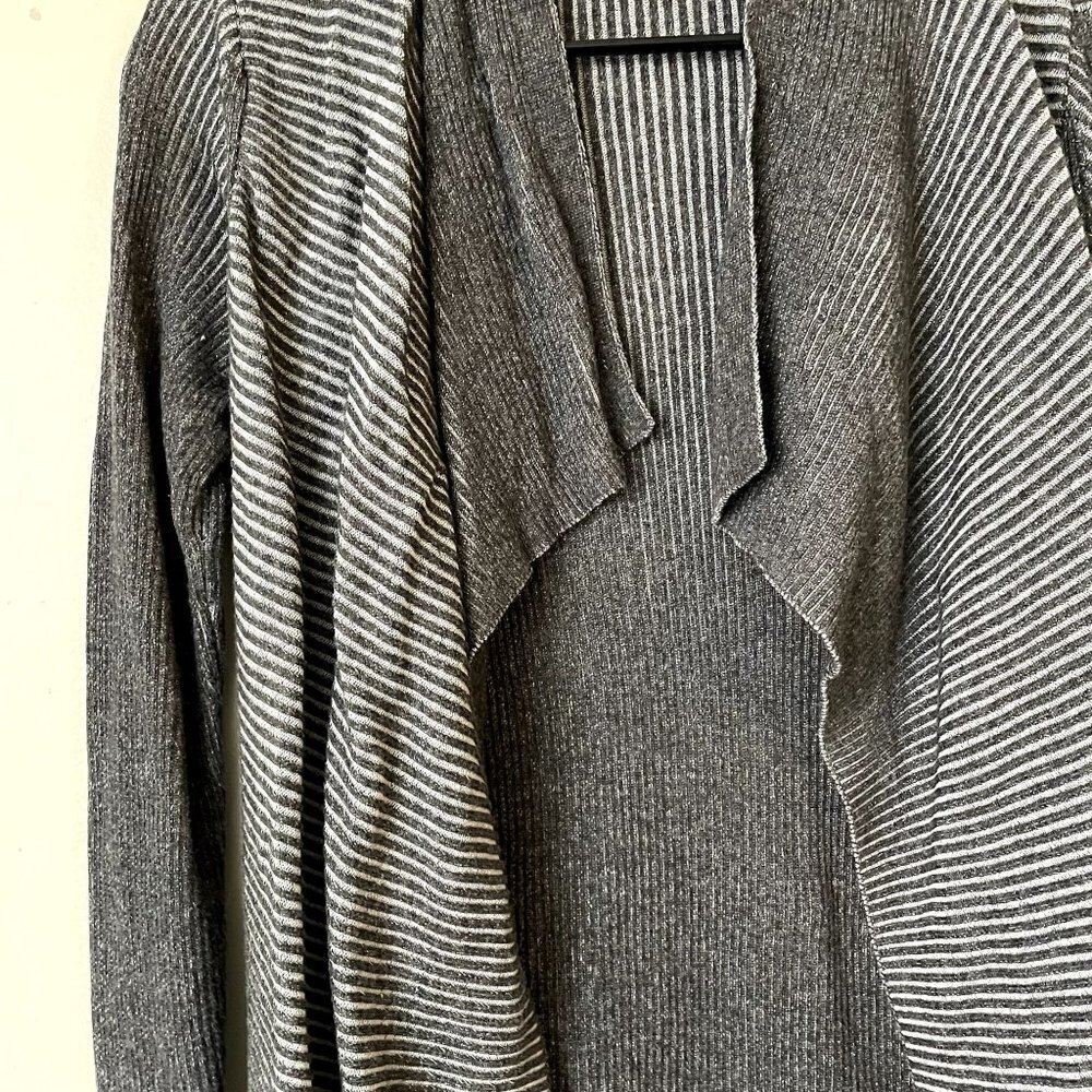 Chico's gray and white long sleeved cardigan warm comfortable soft casual - Picture 5 of 6